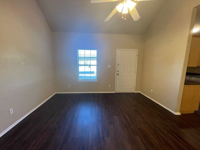 Building Photo - 105-107 Sunburst Court