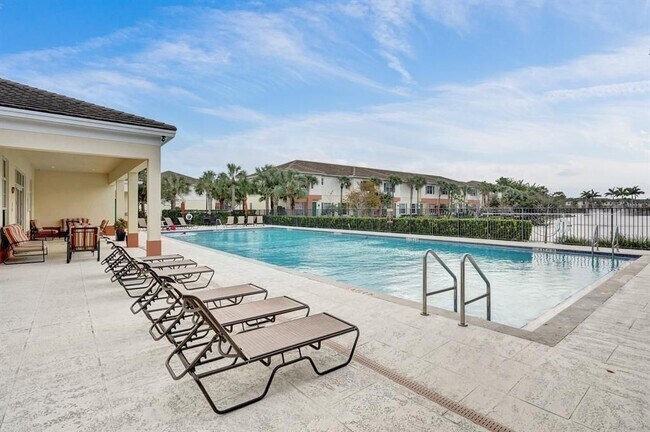 Building Photo - 228 SW 6th Ct