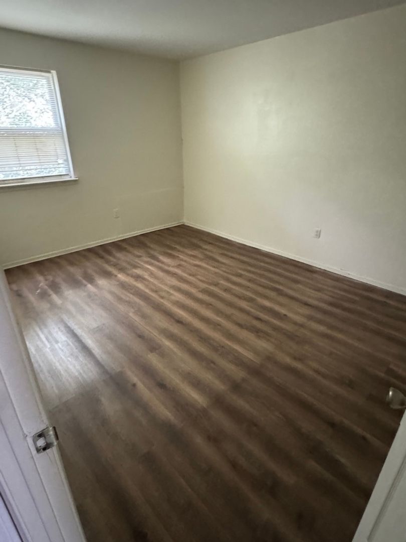 Building Photo - 9440 Woodbridge Rd
