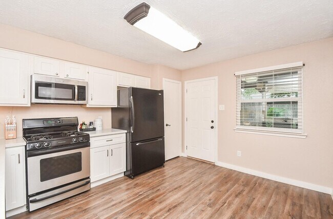 Building Photo - 5331 Windsong Trail