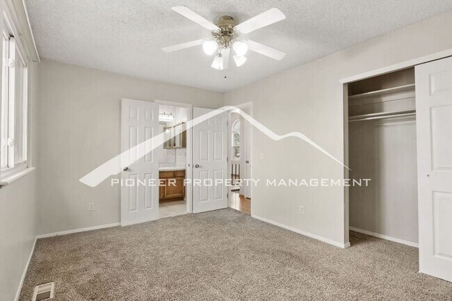 Building Photo - 6590 Montarbor Dr