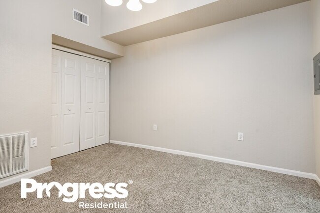 Building Photo - 2197 Lake Debra Dr