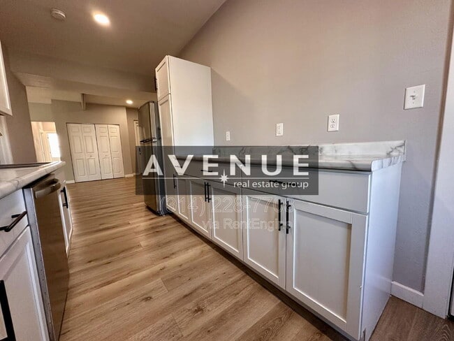 Building Photo - 5931 Maple Ave