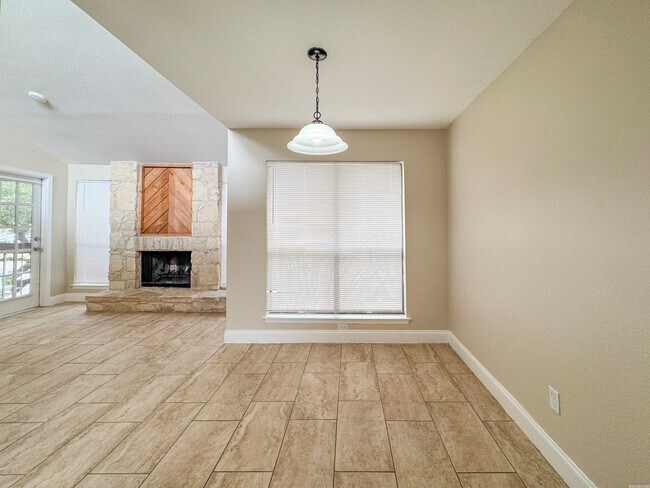 Building Photo - 3843