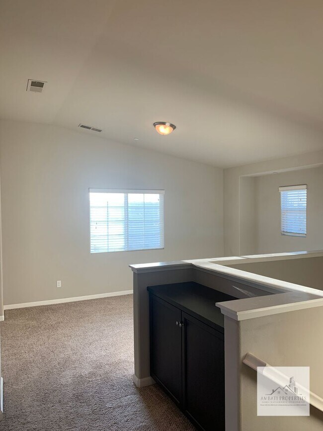 Building Photo - Spacious 4 Bedroom 3 Bath Home in Harlan R...