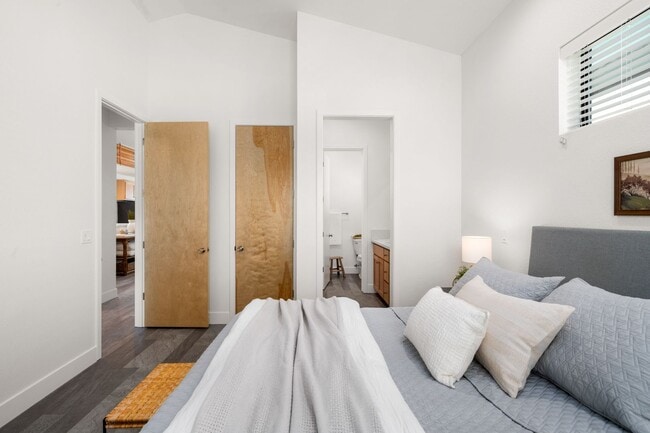 Building Photo - The Boulevards