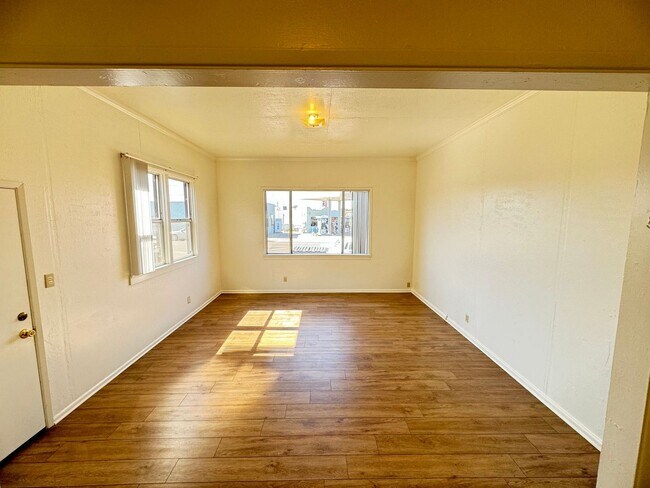 Building Photo - 1361-1371 Paso Robles St.