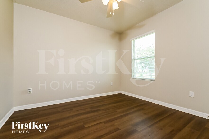 Building Photo - 11010 Leland Groves Dr