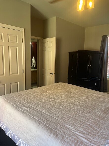 Building Photo - 757 W Eastman St