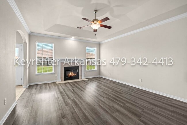 Building Photo - Bright 3 Bedroom Bentonville Home with Fenced Yard & Natural Light