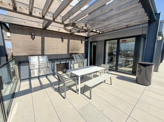 Building Photo - 1625 Eckington Pl NE