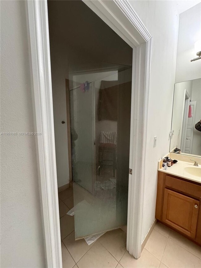 Building Photo - 772 NE 191st Ter