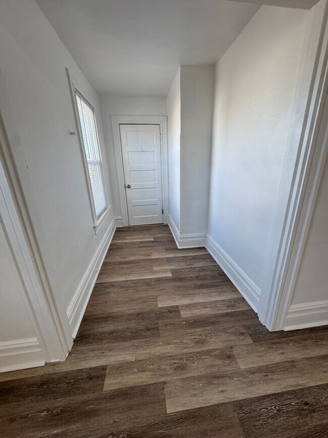 Building Photo - Enormous Completely Updated 4-Bedroom 1-Bath House w/ Flat Yard!!!