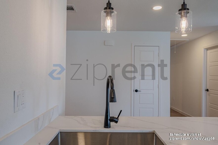 Building Photo - 3923 Alsace St