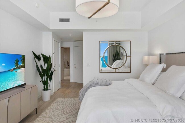 Building Photo - 525 N Fort Lauderdale Beach Blvd