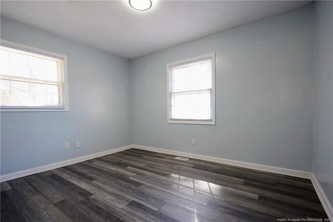 Building Photo - 693 Stoneykirk Dr