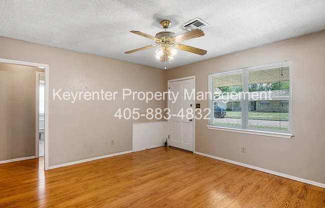Building Photo - Spacious 3BD, 2BTH Home Right off 12th AVE Minutes from the highway and 5 Minutes from OU Campus!