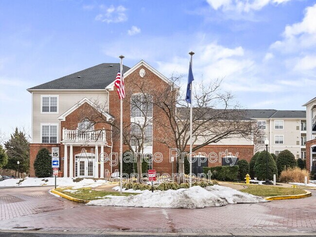 Building Photo - 4852 Eisenhower Ave