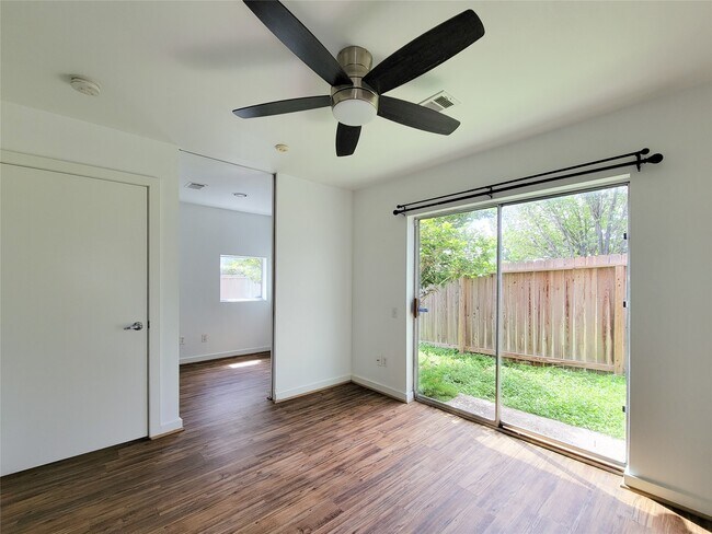 Building Photo - 2605 Calumet St