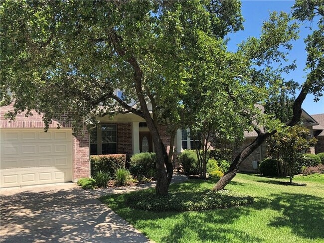 Building Photo - 9821 Savannah Ridge Dr