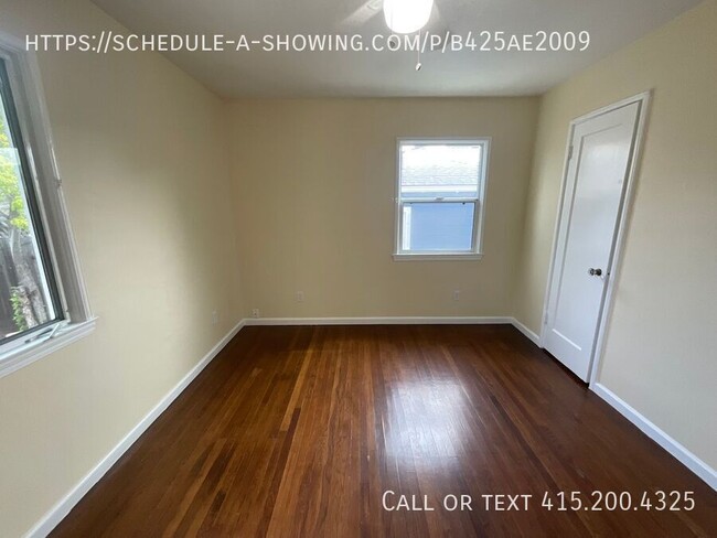 Building Photo - 962 Hall St