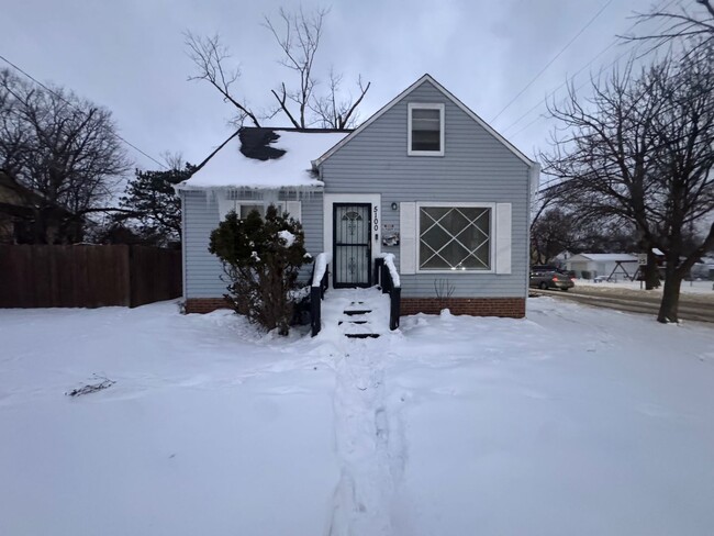 Building Photo - This Charming 3BR Single Family Home!