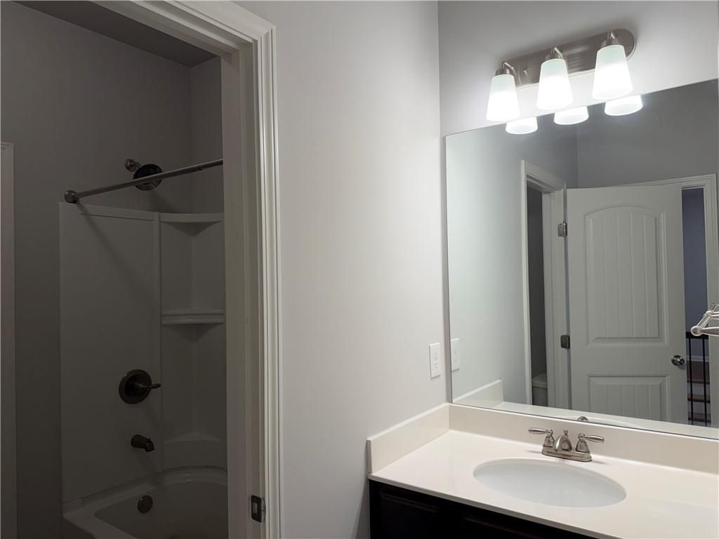 Building Photo - 7811 Silk Tree Pointe