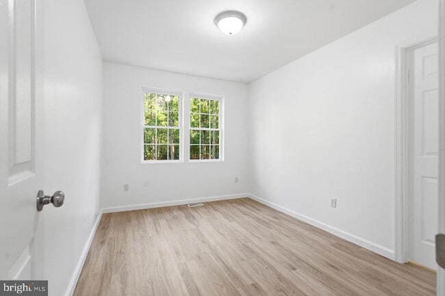 Building Photo - 104 Hazel Dr