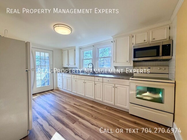 Building Photo - 4 Hickory St SW