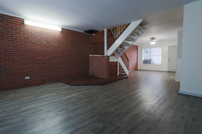 Building Photo - 10014 Stratmore Cir