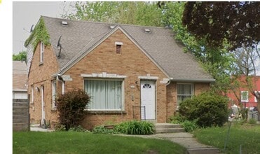 Building Photo - HUGE REDONE 4BR 2BA SINGLE FAMILY