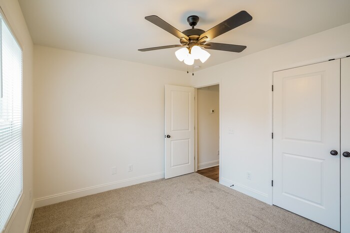 Building Photo - 658 19th Ave W