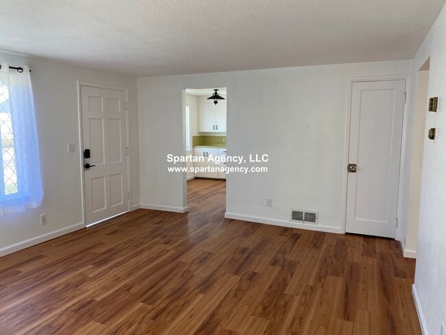 Building Photo - 2608 Linden Ln