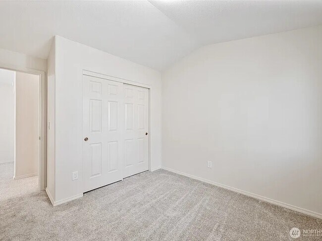 Building Photo - 12202 NE 39th St