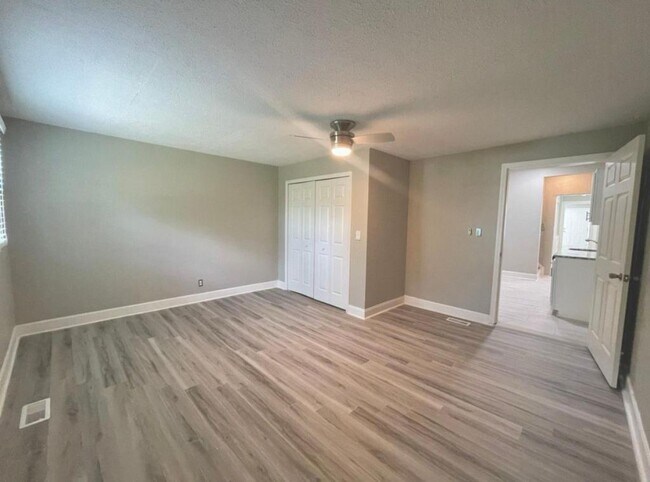 Building Photo - 929 S Jackson St