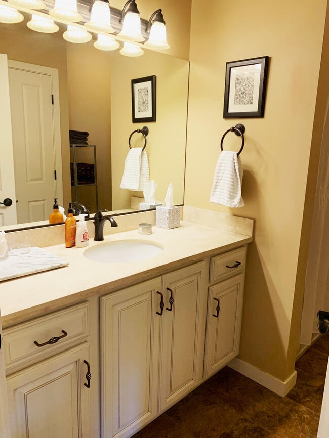 Building Photo - The Dakota Condominiums - 1 bedroom