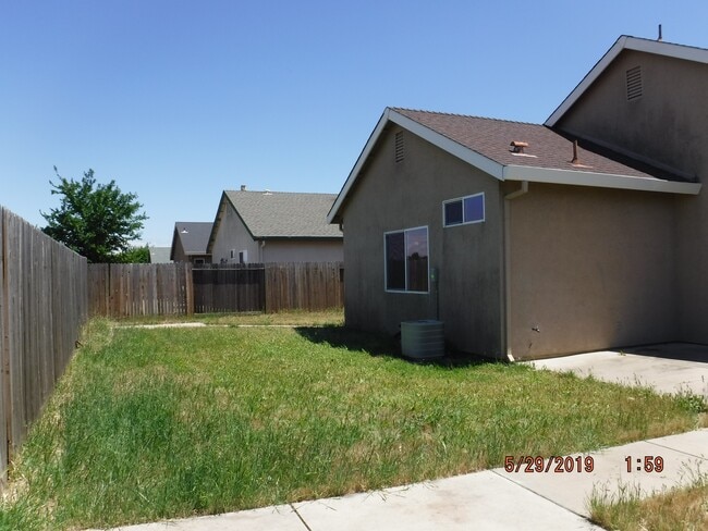 Building Photo - 2175 Roberta Ave