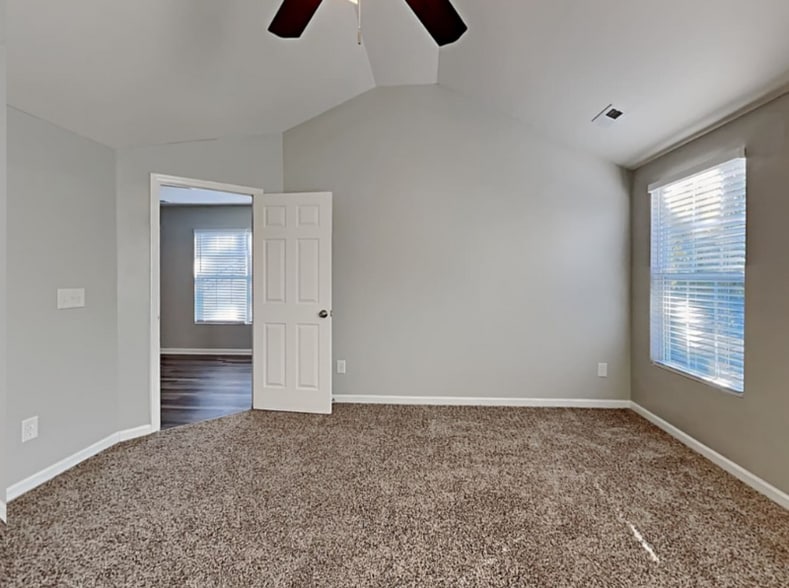 Building Photo - 3770 Burtons Barn St