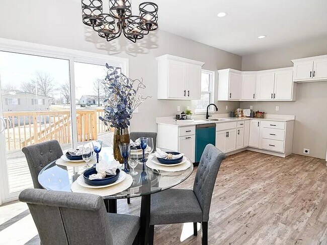 Building Photo - 2501 N Terrace Dr