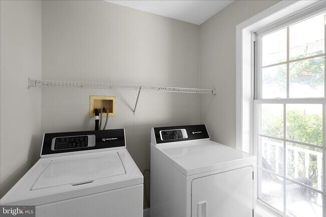 Building Photo - 3 Bed 3 Bath Updated Townhouse In Lititz