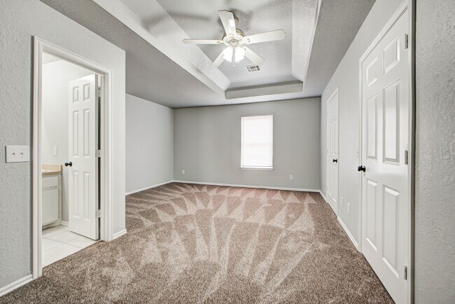 Building Photo - 917 Rambling Oaks Dr