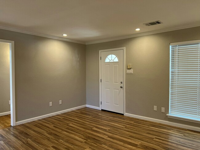 Building Photo - 10622 Hermosa Dr