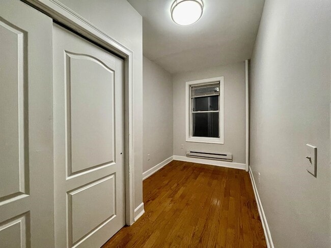 Building Photo - 6120 Monroe Pl