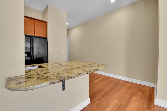 Building Photo - $1,900.00, 1 bed, 1 bath, located in Denve...