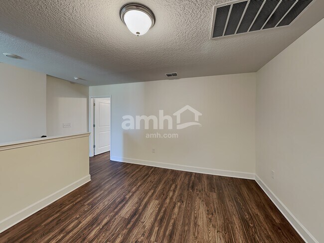 Building Photo - 5938 Pinewood Ests Dr