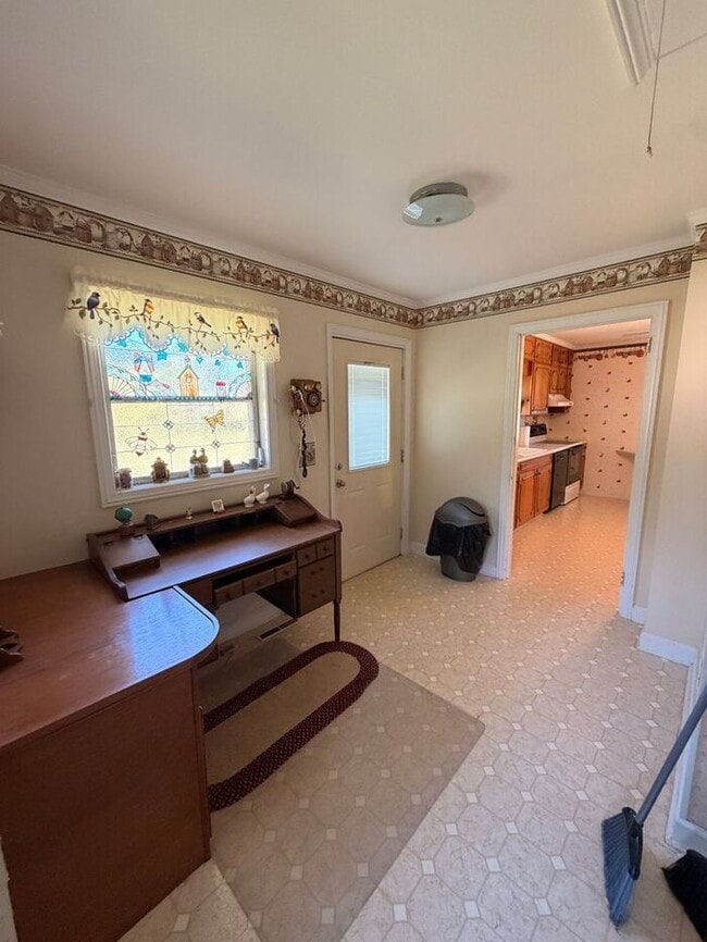 Building Photo - Home on 2.5 Acres in laurens!!