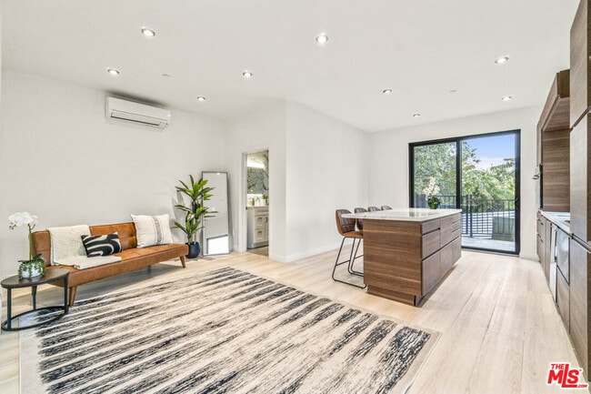 Building Photo - 2315 Loma Vista Pl