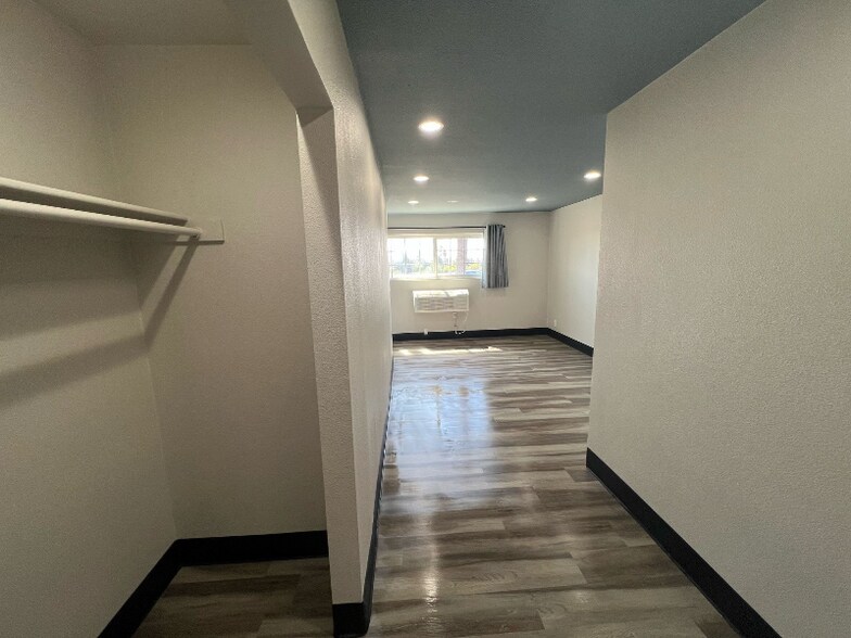 Building Photo - 3570 Pio Pico Dr