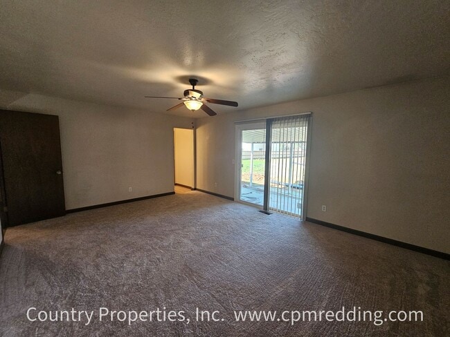 Building Photo - House with Huge Shop in the Heart of Redding Available Now!