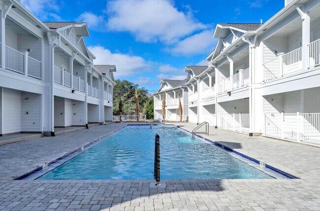 Building Photo - 100 Beach Dr